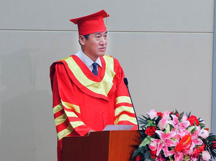 说明: E:\官网新闻\校内主网站\2018.7.12毕业典礼\2018.7.12伟德bv国际体育毕业典礼照片\_07W0732.jpg