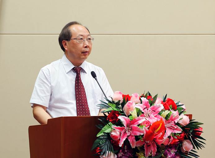 说明: E:\官网新闻\校内主网站\2018.7.12毕业典礼\2018.7.12伟德bv国际体育毕业典礼照片\_07W0560.jpg